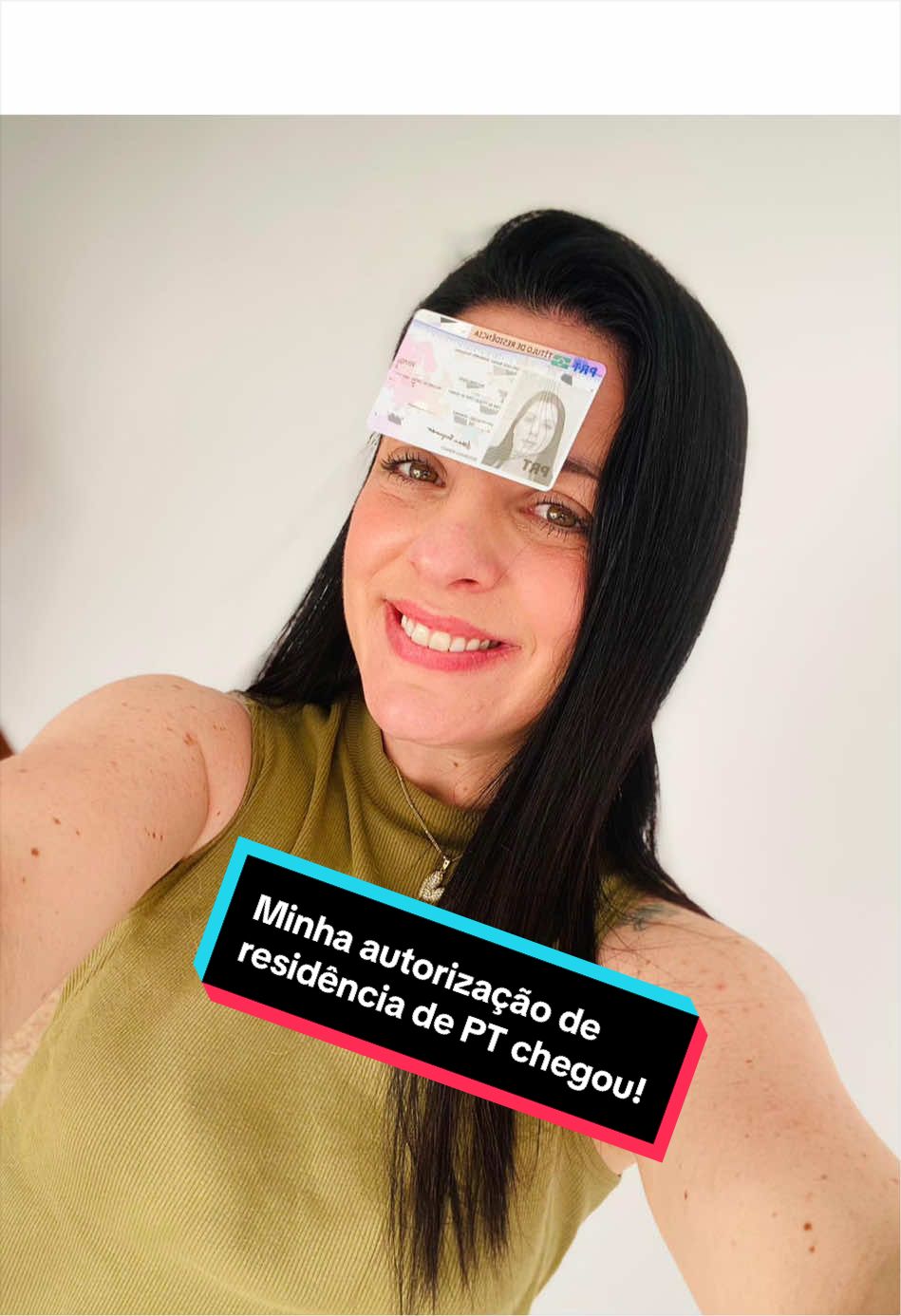 Esperei e orei tanto por esse dia! E qdo chegou, eu não estava em casa 🤦🏻‍♀️ Mas como Deus tem cuidado de tudo com muito amor, deu certo mais uma vez! MINHA AUTORIZAÇÃO DE RESIDÊNCIA CHEGOOOUUU 🥳  Agora estou oficialmente legal em Portugal 🇵🇹 e as fronteiras se abriram pra mim! Que alegria esse momento. Toda honra e glória a Deus, pois é Ele que está me dando força, sabedoria, resiliência e estratégia pra essa fase doida da minha vida! 🙏🏻♥️🇵🇹 Mais uma etapa vencida! Subi de nível… bora continuar o jogo!  #brasileirosemportugal #imigrarparaportugal #imigrantesemportugal #porto #portugal 