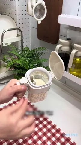 Hũ gia vị có muỗng riêng, nắp đậy chống kiến có thể tháo rời vệ sinh