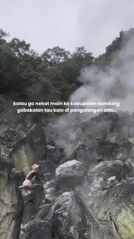 Pangalengan ternyata punya ini👀 ini tempat beneran tersembunyi si karna pas dtg sepi bngt tapi sumpah indah bangett bahkan murah udh include kolam rendam air panas 🤩 #kawahwayang #pangalengan #wisatabandung #placetogobandung  #creatorsearchinsights 