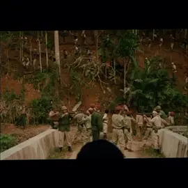 Jenderal Besar Soedirman (1916–1950) adalah Panglima Besar TNI pertama yang memimpin perang gerilya melawan Belanda meski dalam kondisi sakit parah. Ia ikon perjuangan kemerdekaan karena dedikasi tinggi, strategi Supit Urang, dan kesederhanaannya, menjadikannya Jenderal bintang lima termuda pada usia 31 #foryoupage #sejarah #fyp #perang #ips 