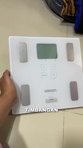 Timbangan badan karada scan hbf 222T ada bluetoothnya.
