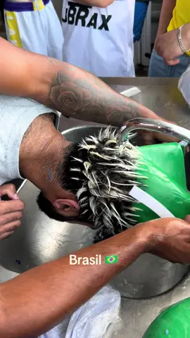 Brasil vibes 🇧🇷🤯🥶#rocinha #gringocria #explore #riodejaneiro #canda 