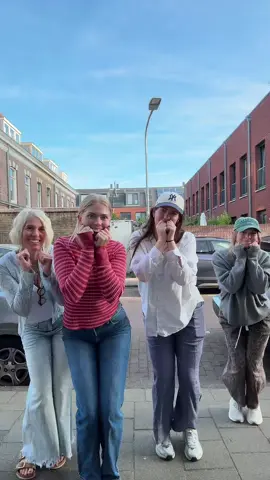 Girls trip to Amsterdam calls for tik tok dances in the streets🏘️ #amsterdam #netherlands🇳🇱 #girlstrip #travelin #europeansummer 