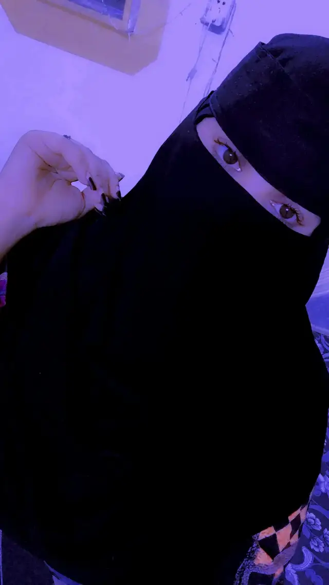 I took a photo of a woman wearing a black burka. Just sharing this moment. #ست #creatorsearchinsights #النقاب 💘💖💖💖💖💯💞💕💑💑💑