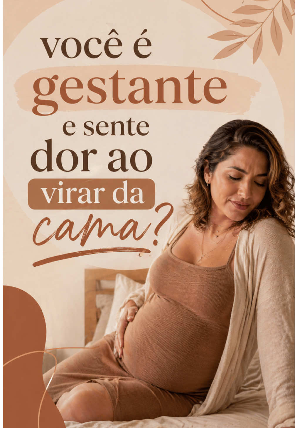 Essa dor no 'pé da barriga' na gestação acontece principalmente por causa da relaxina Esse hormônio deixa os ligamentos mais frouxos para preparar o corpo pro parto. Com isso, o ligamento redondo do útero fica mais sensível e, quando a gestante gira abrindo as pernas, ele é estirado, causando dor -> Girar o corpo em bloco mantém mais estabilidade e evita esse estiramento, diminuindo o desconforto! #gestante #dica #reels #EXPLORAR