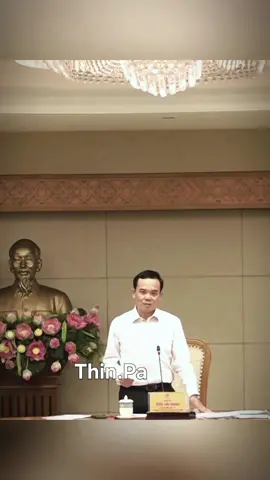 “Đừng làm kiểu nhận hồ sơ thì gõ vô máy, in phiếu ra gửi cho người dân nhưng ôm vô trong phòng, xử lý hồ sơ giấy. Kiểu này không giống ai và không phải điều chúng ta mong muốn” #tranluuquang #xhtiktok #viral #fyp #xh 