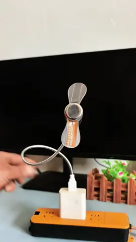 Quạt mini sáng tạo với đồng hồ Led ,hiển thị thời gian #quatmini #dongholed #dogiadungtienich #xuhuong 