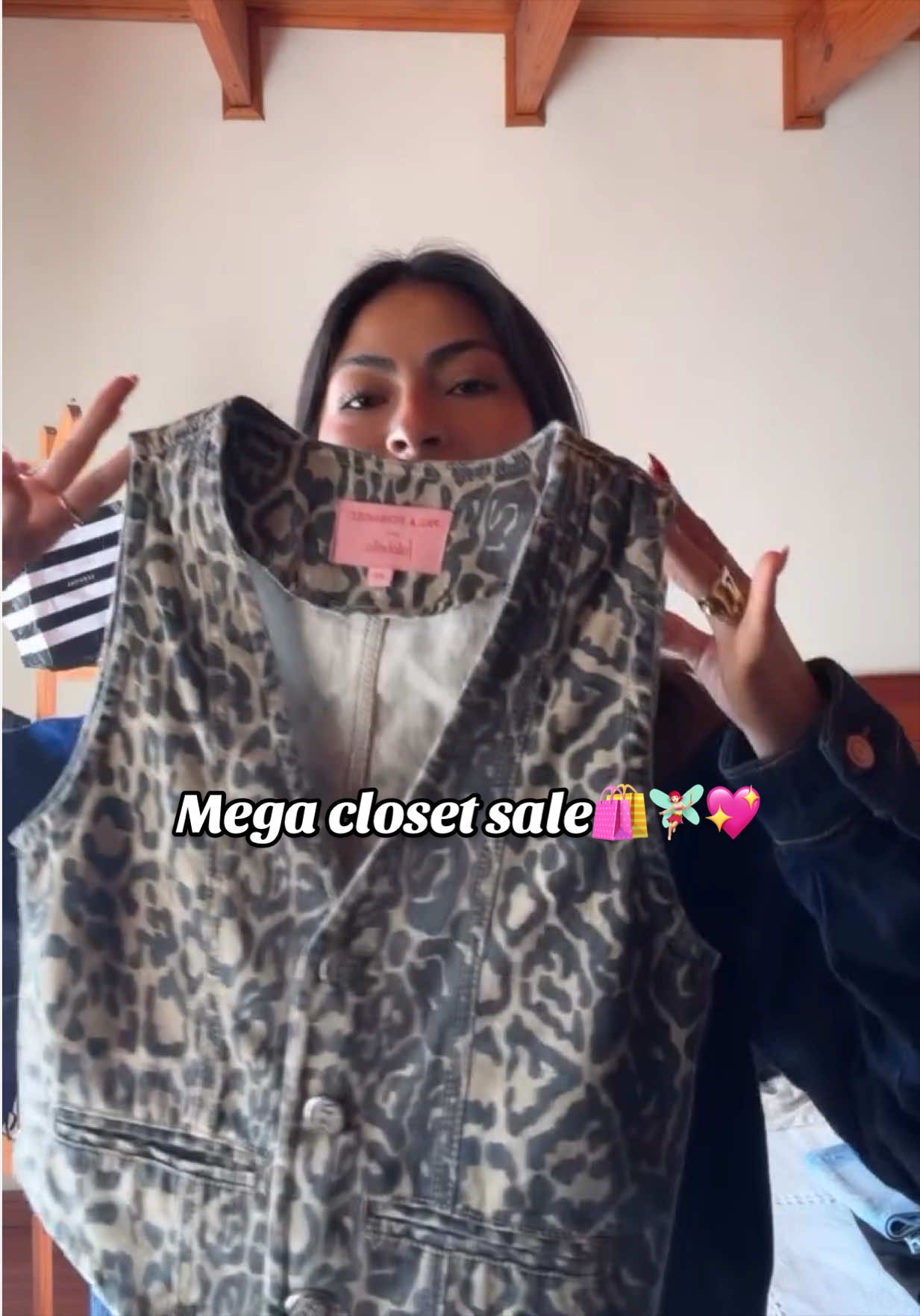 Clóset saleeee🧚🏻‍♀️🛍️ todo hermoso y en perfecto estado  #ventas#chile#fyp#mujer#moda
