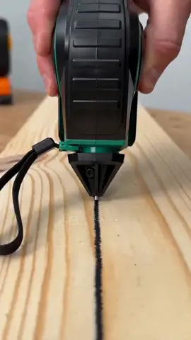 Automatic Line Marker Tool, 3-Second Precision Line Drawing, No Mess, Portable, Efficient Home Improvement Aid, Ideal for DIY Projects #hardwaretools #musthavetools #chalkmarkers #garageessentials #4in1multifunctionalselfiestick #usefulgadgets #practicalhomegoods #toolaccessory #householdtoolkit #garageessential