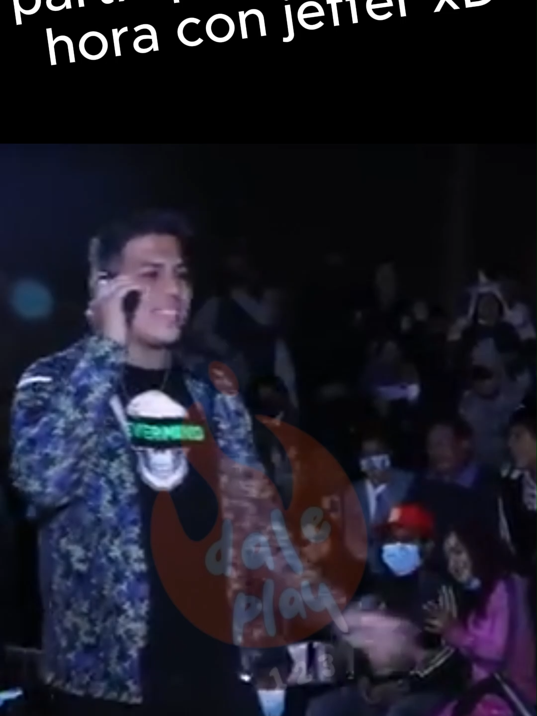 ¡Cuando crees que tienes todo bajo control, el público te termina vacilando! 🚨😂 Así agarraron de punto al cómico Jefferson en pleno show. ¡Le hicieron pasar el roche de su vida y no aguantó la risa! 🤭🔥 ¡Míralo hasta el final para ver la reacción de la gente! #CómicoJefferson #HumorPeruano #Vacilón #Comedia #Risas #chabucagranda #fyp #Parati