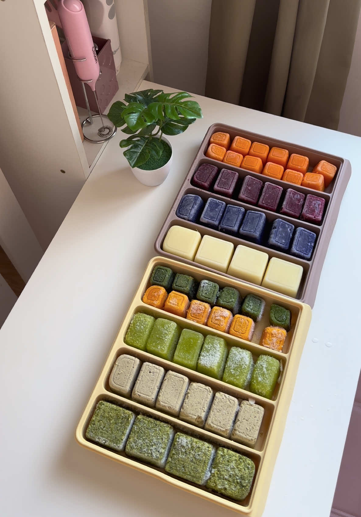 Refill with me. Puree. Cube baby food for starting solids. My baby's favorite meal at any time of the day.  #puree #startingsolids #babyfood #babyfoodideas #firgi 
