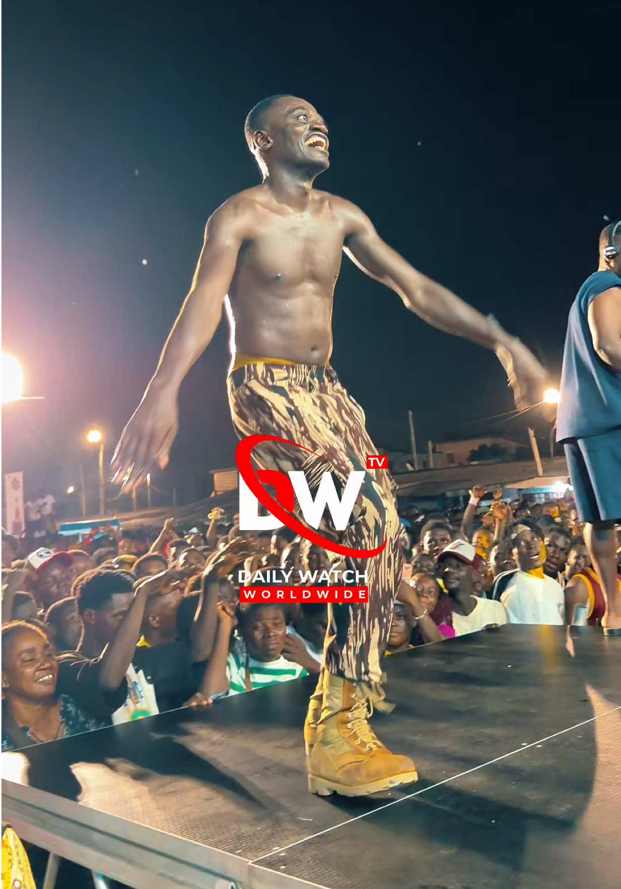 🔥💃🇬🇭 Kwadwo Nkansah @Lil Win Performs Viral “Kakalika” Dance at Aboakyer Festival 2026 Kwadwo Nkansah Lil Win thrilled fans with his energetic take on the trending “Kakalika” dance during the Aboakyer Festival 2026 in Winneba. His lively moves lit up the crowd, turning the moment into a viral highlight of the festival. 🎶🔥💃🇬🇭 Follow Us For More Exclusive Content  #trending #tiktok #viral #dailywatchtv #aboakyerfestival🦌 