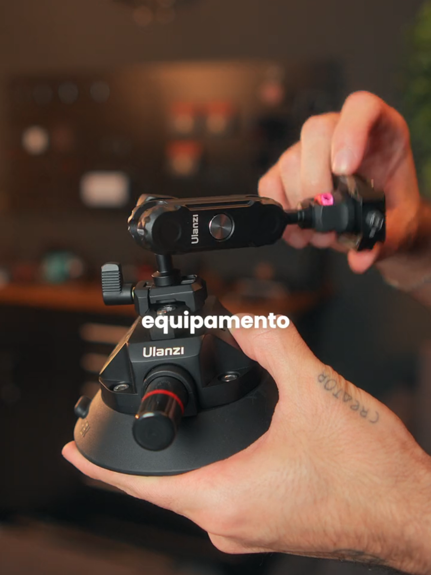 B-Roll muda tudo na sua história 🎥 e com o SC-02 você consegue ângulos que fazem toda a diferença ✨ Serve pra celular e pra câmera — e com o engate rápido F38 fica ainda mais ágil 🔥 Seu B-Roll nunca mais vai ser o mesmo 👀 #ulanzi #ulanzibrasil #ulanzibr #creator #videomaker