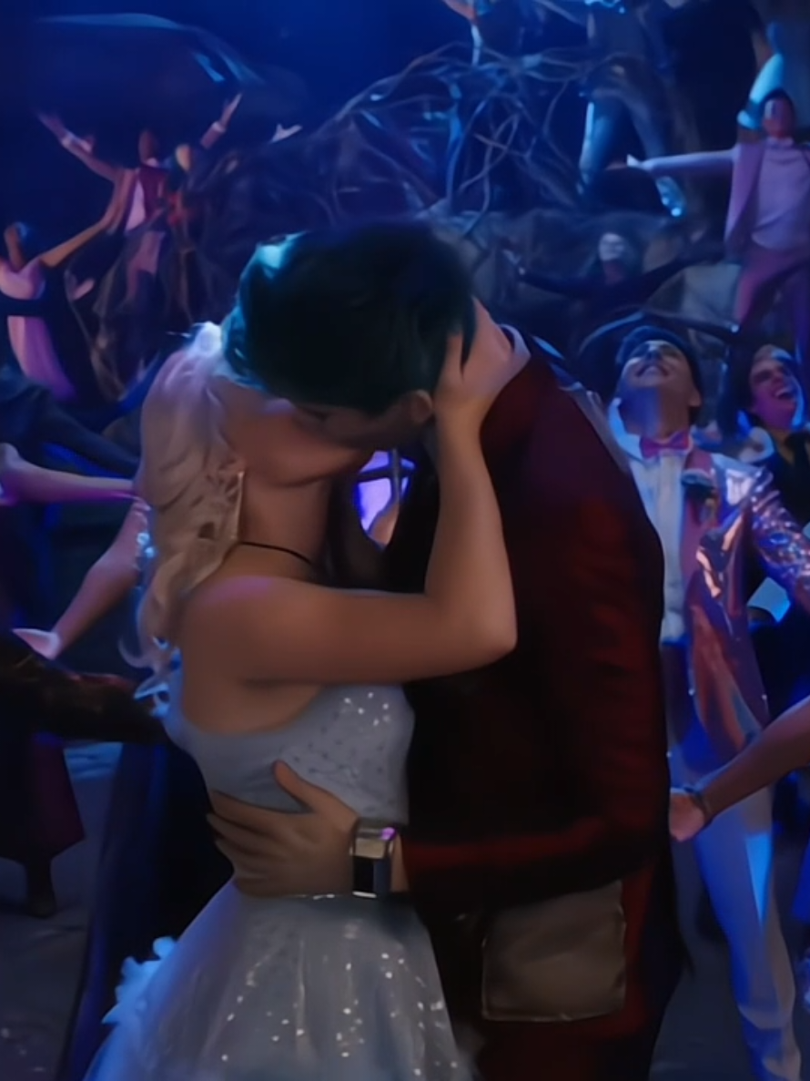 #zeddison - eu amo que eles cantam someday nos quatro filmes| ib: @bianca #zombies #disney #fyp #edit 