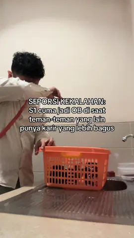 Gpp buat kerja apapun sekarang, jadi OB sekalian jualan ciki ke karyawan😊 #officeboy #butuhkerja 