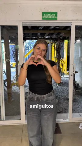 A veces cerrar etapas también es crecer ✨ Hoy Medellín se traslada a Cali. No es una decisión al azar, es una decisión estratégica pensando en ustedes y en todo lo que viene para SB 💛 Estamos en un crecimiento exponencial y necesitábamos concentrar la operación para ser mucho más eficientes: mejor manejo de inventario, control real de pedidos y, sobre todo, despachos más ágiles 🚀 En estos últimos años aprendimos muchísimo en Medellín, pero también entendimos que los procesos logísticos hasta la sede se estaban volviendo cada vez más complejos y eso impactaba tiempos de entrega. Hoy damos este paso para poder ofrecerles: ✨ tiempos de entrega más cortos en Medellín ✨ despachos más rápidos y organizados ✨ envíos express ✨ regalitos y promos más constantes ✨ una atención mucho más cercana y eficiente Todo con un solo objetivo: mejorar la experiencia para ustedes 💥 Gracias infinitas a Danny, que fue clave en todo este proceso en Medellín, por su apoyo, compromiso y por ayudarnos a construir lo que hoy somos 🤍 Esto no es un adiós… es un hasta luego. Volveremos más fuertes, más organizados y con mucho más por ofrecer 🔥 