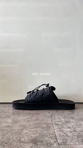 two different colors of Oda sandal 🖤💚