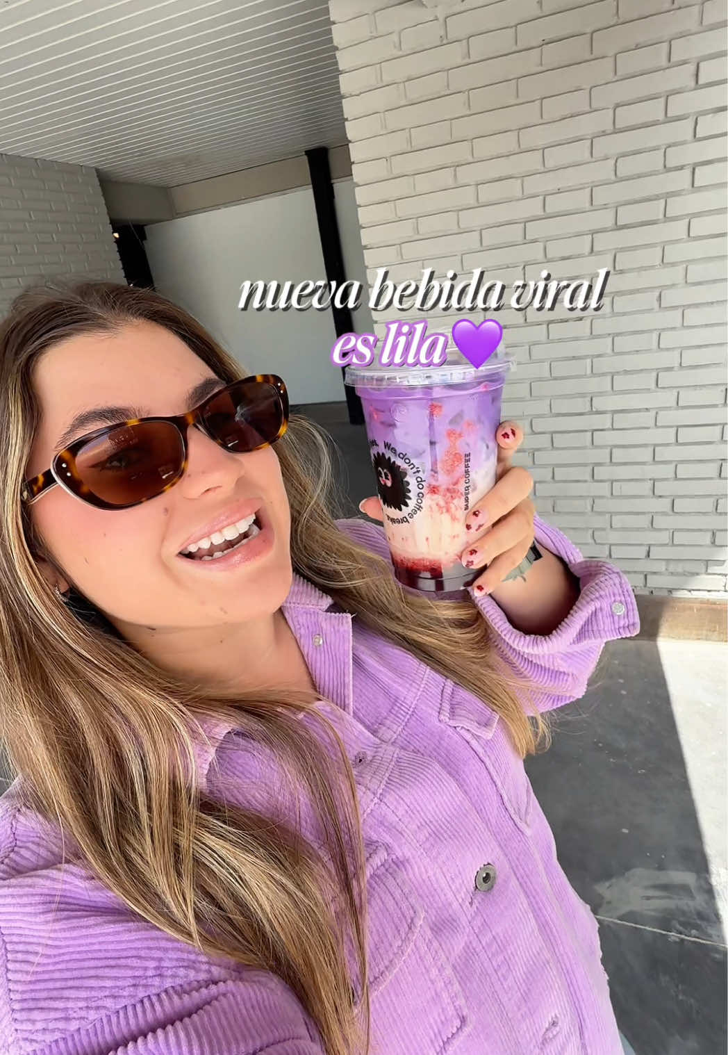 La nueva bebida de moda es esta 👉🏼UBE ✨Y estoy en la búsqueda de encontrar el mejor de Madrid! El de hoy es en Superfuud (tienen 3 locales en Madrid yo he estado en el de chamartin) + es restaurante/cafeteria 💰 6,90 (tip pide menos hielo por que lo llenan bastante y a mi personalmente no me gusta) 👉🏼 dime cuál quieres que sea el siguiente que pruebe #planesentiktok #madrid #ube 