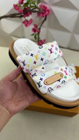 Louis Vuitton slippers #slippers #sandals #lvshoes #louisvuitton #luxurylifestyle 