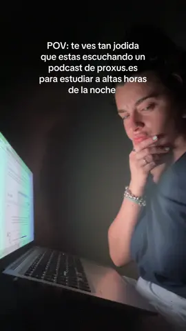 A esas horas estoy tan cansada que o me pongo un podcast o me muero #StudyTips #tipsdeestudio #universidad #studytok #medicina 