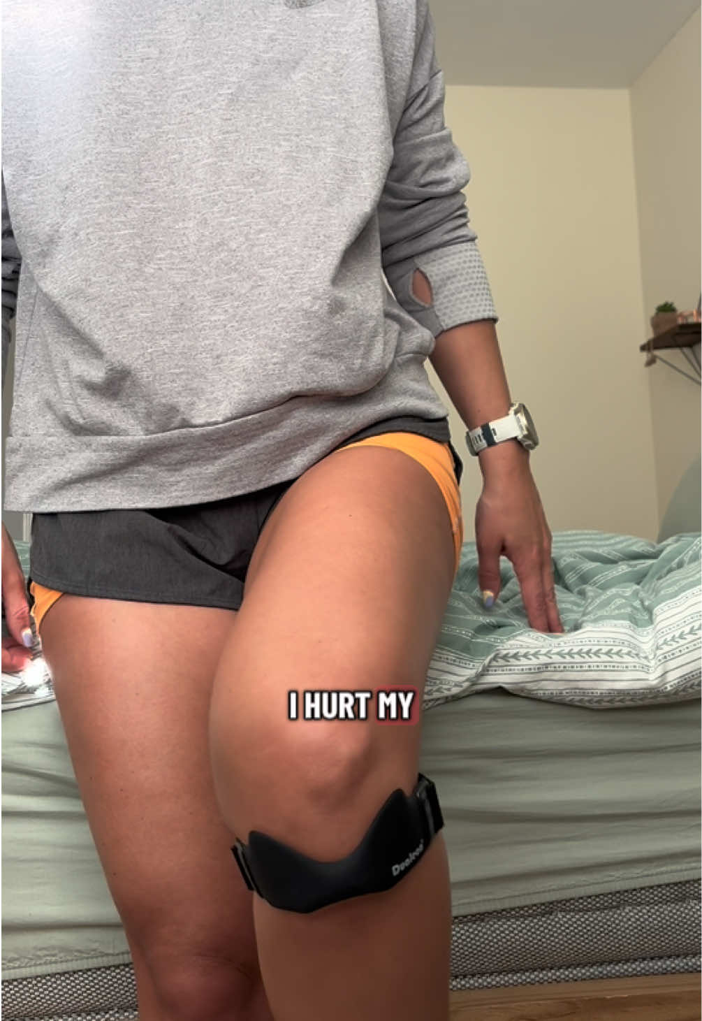 Pray for my knee 🙏🙏🙏#patella #runnersknee #runninginjury #Running #runtok 