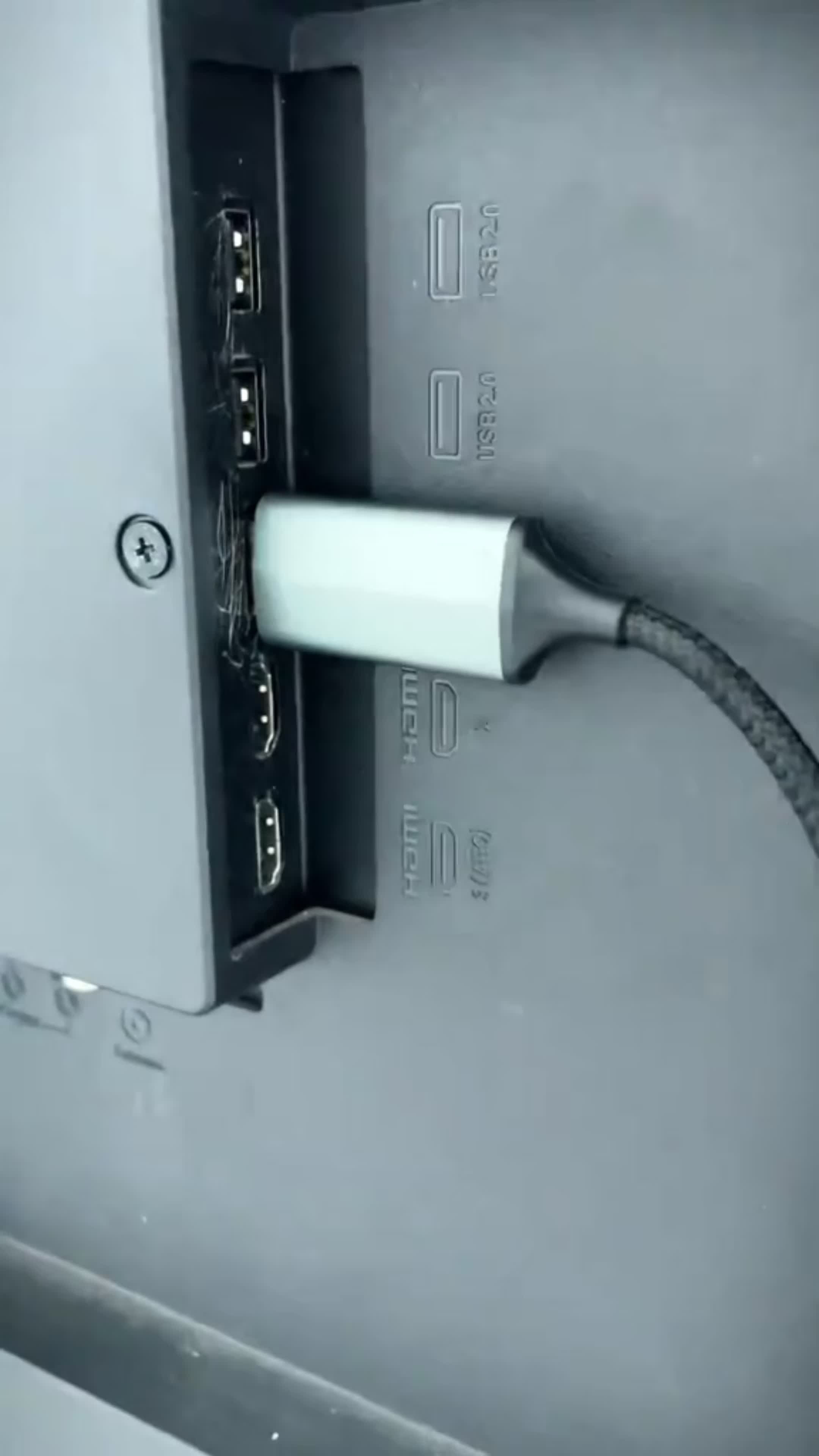 Wenn Sie kein WLAN haben, können Sie Ihr iPhone über einen Type-C-HDMI-Adapter an einen Fernseher anschließen. Diese Kabel sind kompatibel mit Huawei P-Serie, MATE-Serie, Xiaomi 15 und 16, Apple iPhones ab der 15er-Generation, Apple Tablets oder Apple Laptops, sofern sie eine Type-C-Anschlüsse haben, sowie Samsung S10 und neueren Modellen. #headphones #ipad #laptop #niketech #pcgadgets #technikgadgets #besteiphones #iphone15promax #travelgadget #phoneaccessories #tiktokshopcybermonday #tiktokshopblackfriday #typectohdmi #screenmirrorring #adaptadorhdmi #tiktok #fpy #foryou