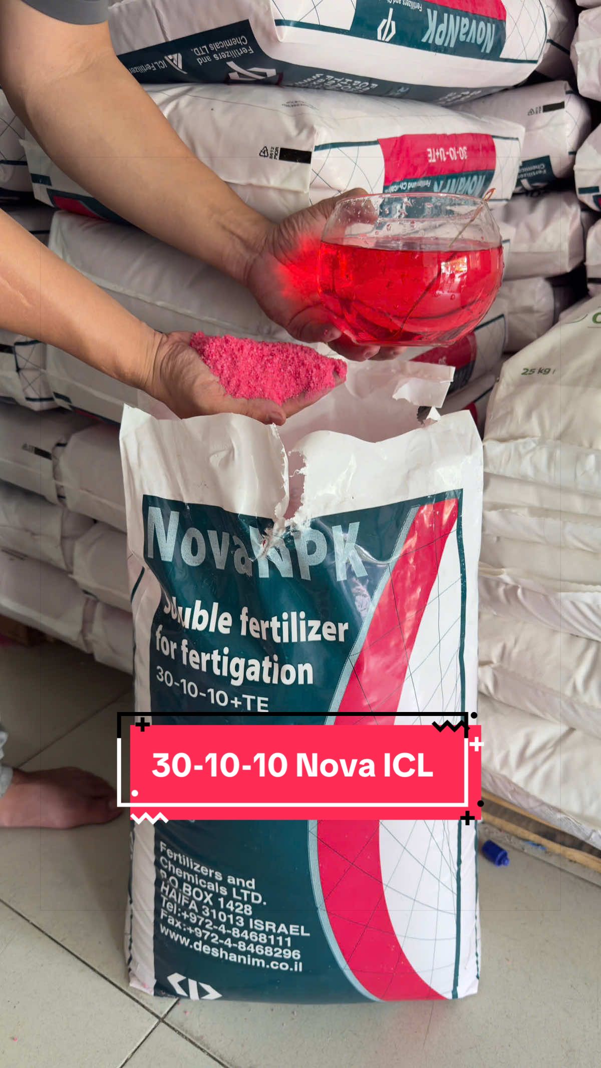 30-10-10 + TE(Vi lượng)  Nova ICL-Israel ✅🇮🇱  👉 Tác dụng chính: * Đẩy đọt nhanh, bung lá mạnh: nhờ hàm lượng đạm (N) cao 30% * Lá xanh dày, quang hợp tốt → cây khỏe, phát triển nhanh * Phục hồi cây sau thu hoạch / sau bệnh cực nhanh * Tăng sinh khối: thân to, cành mập, bộ lá sum suê * Vi lượng (TE): giúp hạn chế vàng lá, xoăn lá, thiếu chất 👉 Dùng tốt cho: * Cây con, cây đang phát triển mạnh * Giai đoạn nuôi đọt (sầu riêng, cà phê, rau màu…) * Rau ăn lá (rất hiệu quả) #nongdan #caycon #phuchoi #saurieng #xuhuong 