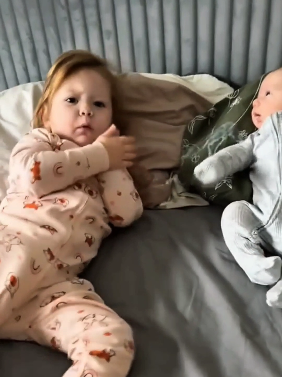 Funny Toddler Reactions to Newborn Babies 🤣 #funny #babylove #babiesoftiktok #toddlersoftiktok #newbornbaby 