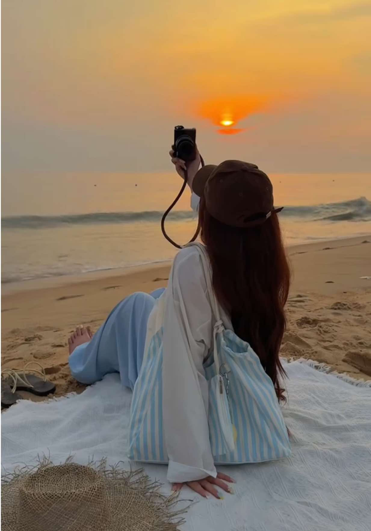 Đón bình minh ở biển Huế✨ #MATEMADE #TravelBag #Summer #VitaminSea 