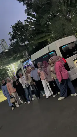 Madangggg wa #hiaceindonesia #hiecepremio #sewamobiljakartamurah 