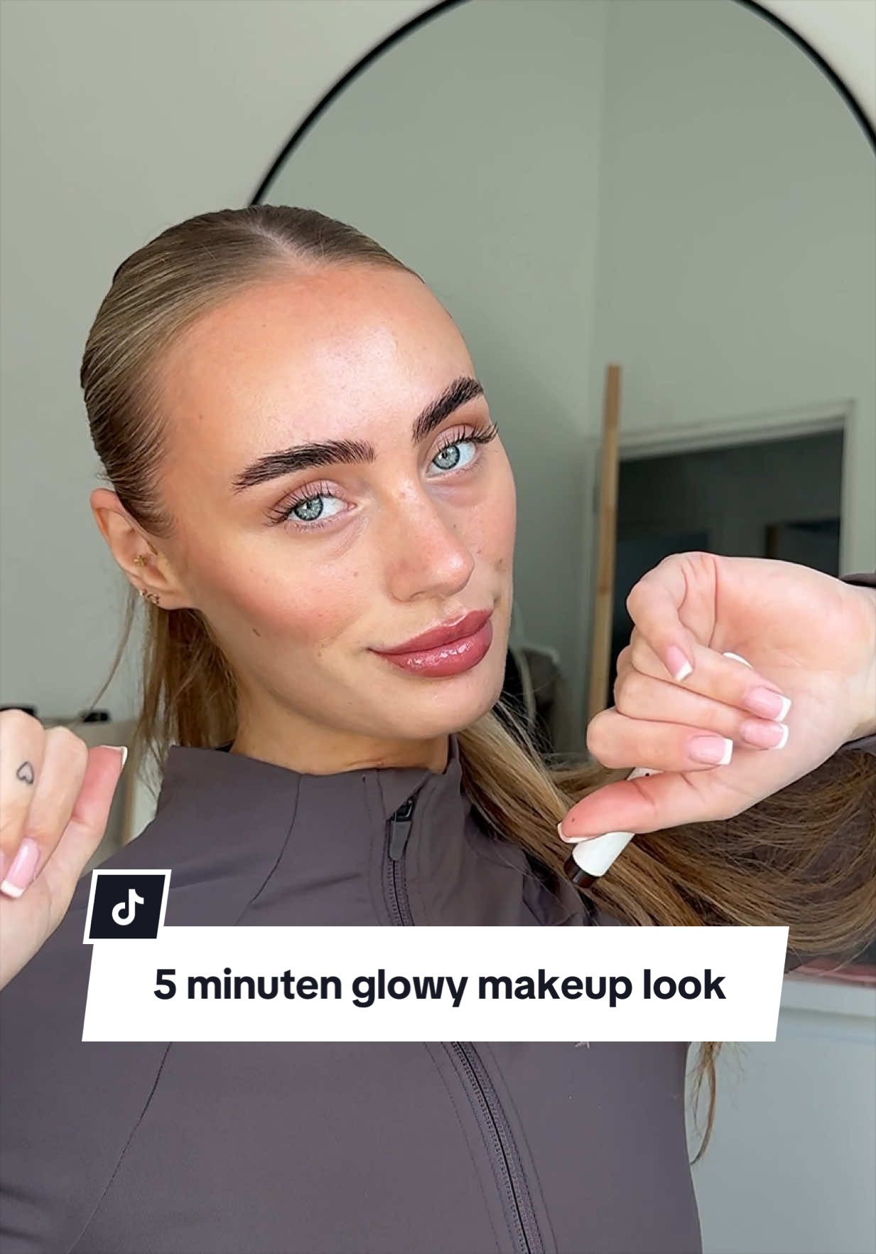 Easy & snelll 🩷💛 5 minuten glowy makeup die ik dagelijks doe! #makeuptutorial #glowyskin #glowymakeup #refy #BeautyTok 