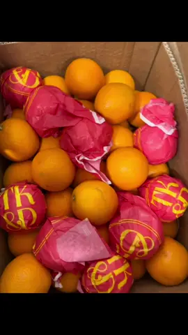 Oranges are now available at home basket. These oranges are from Egypt and are great for eating raw or for making orange juice.  1 bag - 12 oranges- $6 1 box - 80 to 90 oranges- $37 We also have orange juice available in 16oz masor jar for $8. Delivery available in Oakville Mississauga Milton Burlington 