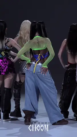 LARA 'PINKY UP' IN 3 MINUTES🩷🆙 #studiochoom #kpopfancam #KATSEYE #캣츠아이 #PINKYUP 