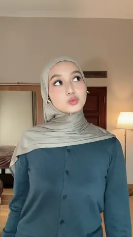 arabian shawl lozy yg ini warna nua CAKEPPPP BGT<3333 mana masuk kesemua outfit lg