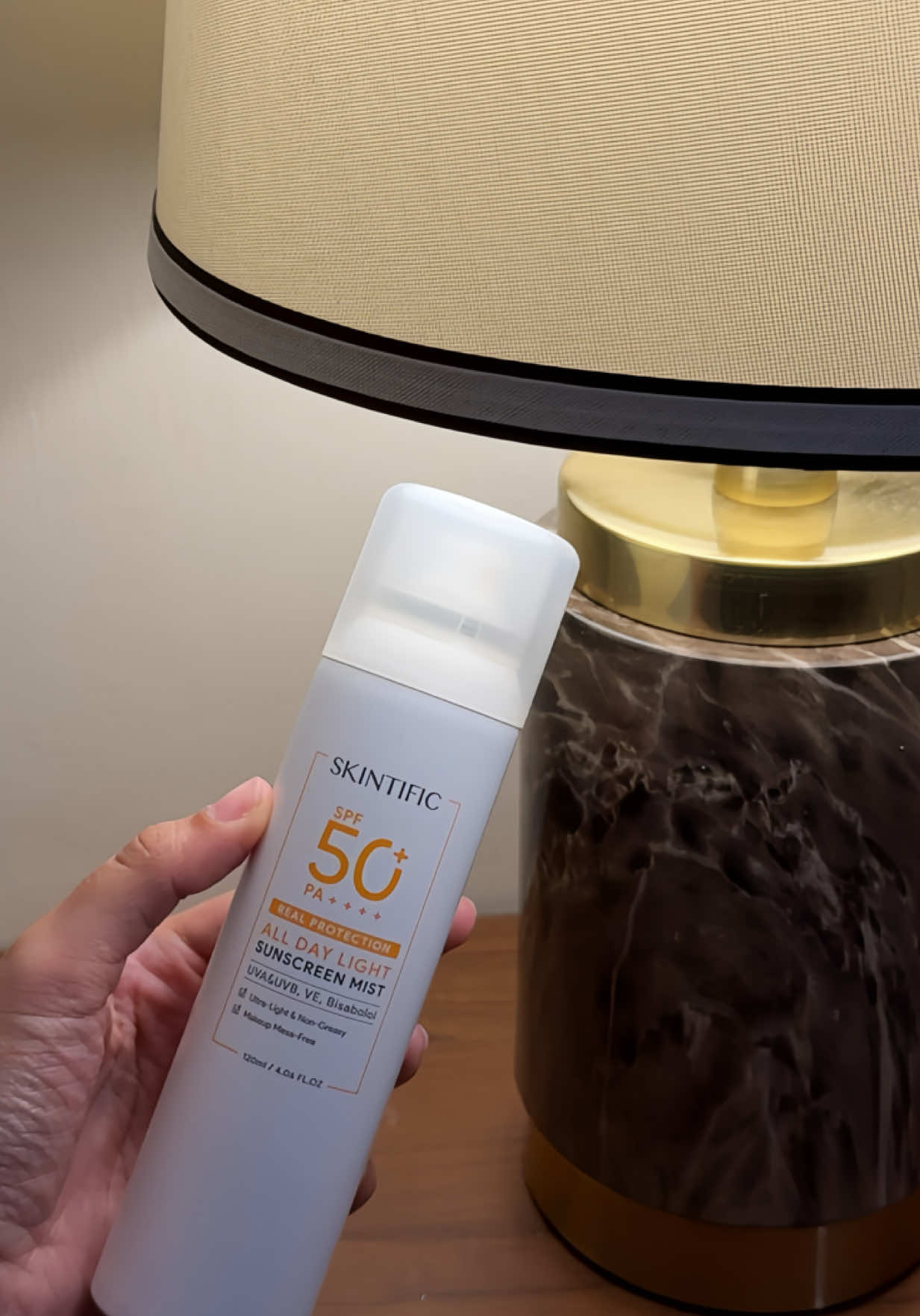 everywhere & every time: re applying sunscreen spray 🙆🏼‍♀️🌤️ #sunscreenspray #sunscreen #skintific 