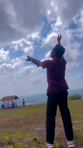 🤩langit yang indah di sertai burung elang😍🦅  #wbse #wbsesoaring #whitebelliedseaeagle #eagle #TikTokSeries 