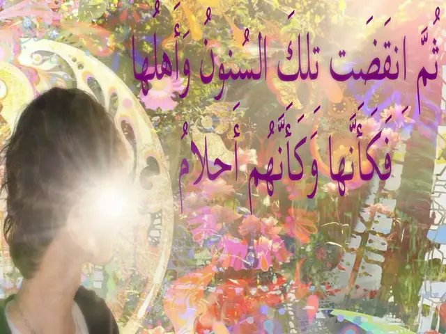 ثُمَّ اِنقَضَت تِلكَ السُنونُ وَأَهلُها فَكَأَنَّها وَكَأَنَّهُم أَحلامُ -أبو تمام #fyp  #شِعر  #explore  #أبو_تمام 