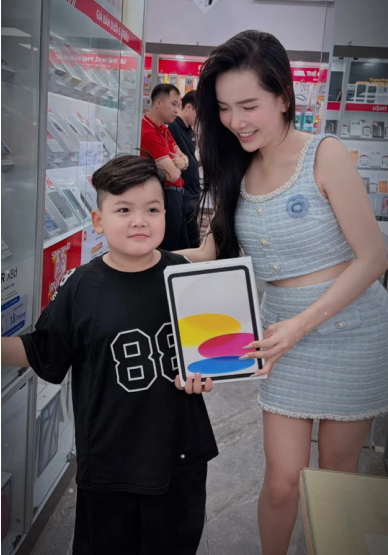 Anh Thóc của mẹ và lời hứa thi học kì được điểm 10 mua ipad mới 😍.