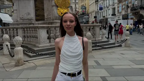 А ваша 👸🏻зараз у Відні ✨