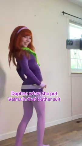 I mean shiii, thinking of cosplaying that Velma soon 🤔 #daphneblake #daphnecosplay #scoobydoo 