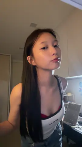 i lowk like this makeup look 