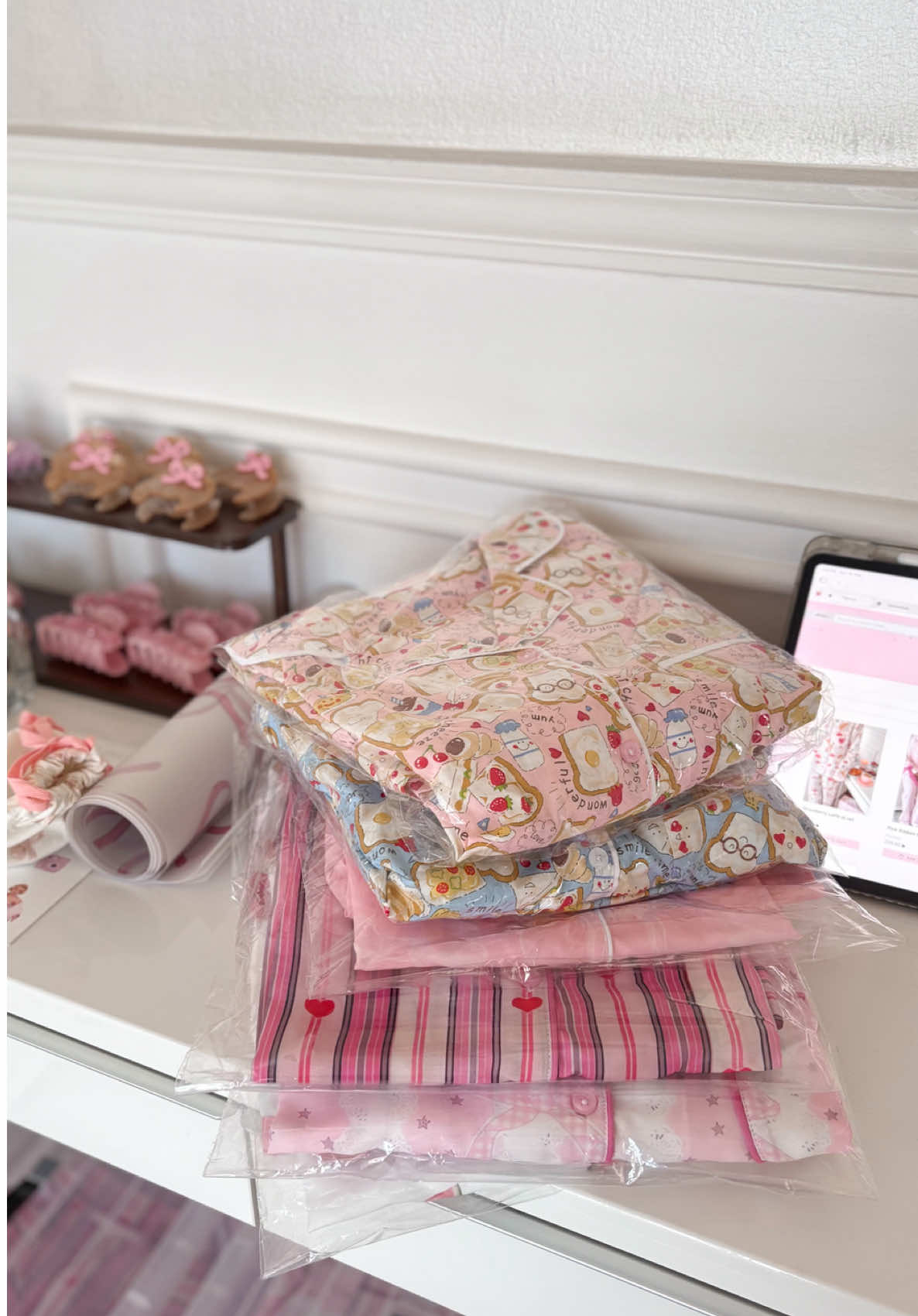 جهزوا معاي اكبر اوردر 🎀🧚🏻‍♀️🦢🩰💗 .  .  .  .  .  #foryoupage #foryoupage❤️❤️ #الشعب_الصيني_ماله_حل😂😂 #pajamas #fyp 