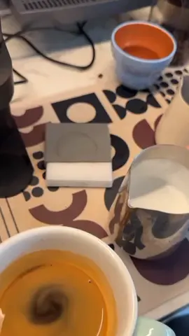 ألوذ بيا صدر من وحشَة الليل؟  #قصائد #your_coffee #foryoupage #اكسبلوررر 