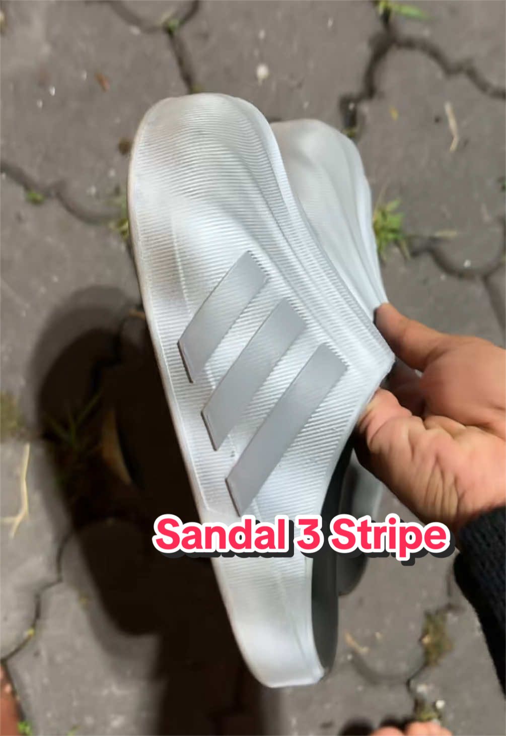 rambang mata tak tau nak pilih warna apa aihh  #sandal3stripe #sandalstripe #sandals #sandalmurah 