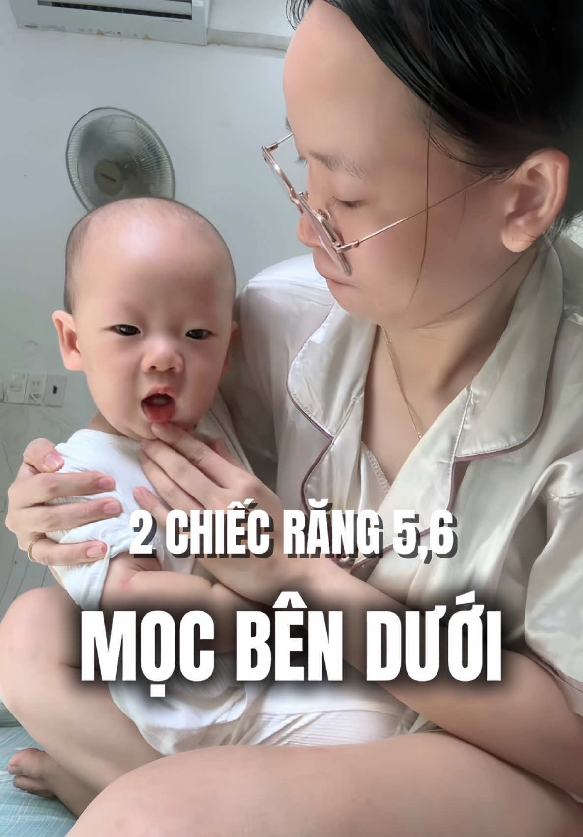 Sưng nướu trên,  nước miếng nhiều, khó ngủ quấy khó từ Tết, mẹ hí hửng ngóng 2 cái 🦷 trên mãi k thấy ai dè nó im im mọc 2 cái 🦷 dưới🤡 #embebap #mocrang #embedangyeu 
