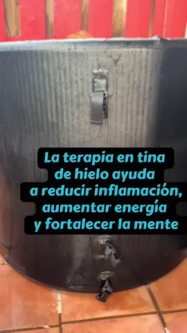 ❄️ Atrévete a sentir el poder del frío extremo. Esta tina de congelación con agua extra fría ayuda a activar el cuerpo, mejorar la recuperación muscular y darte una sensación de energía increíble. 🧊🔥 ¿Te atreves a probarla?#aguafria #terapia #ejercicios #fypシ #viral 
