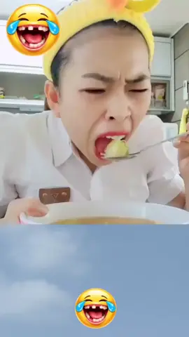 Nhìn mấy thánh này ăn mà cười muốn nội thương 🤣 Người thì đảo miệng như chim gõ kiến, người thì ăn như quay MV, còn ông cuối đúng kiểu “cắn cho vui” 😭 #LangTu #HaiHuoc #CuoiXiu #TikTokVietNam #VideoHai 