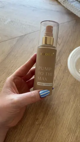 if you’re exclusively pumping you NEED a pumping spray #breastpump #postpartummusthaves #babyreview #bodysprays #wearablebreastpump 