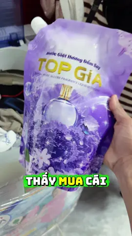 📦 Khui đơn Top Gia mà thơm nguyên cả phòng 😍 Mùi Lavender thơm sạch kiểu rất dễ chịu luôn nha bồ 💜 Tui thích nhất là vừa giặt sạch quần áo vừa giữ đồ mềm mại nữa. Giờ chọn nước giặt là phải: ✔️ Sạch khuẩn ✔️ Thơm lâu ✔️ An toàn cho da tay Top Gia làm được hết nên rất đáng để trải nghiệm #nuocgiacxa #topgia #thịnhhành #xuhung 