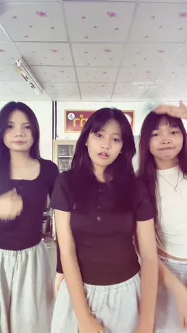 ชูมือขึ้นนน🙌🏻#fyp #011 #012 #013 (@เฟ่ดที่มึนๆน้ะ🙌🏻 @kaofang_2011 @. )